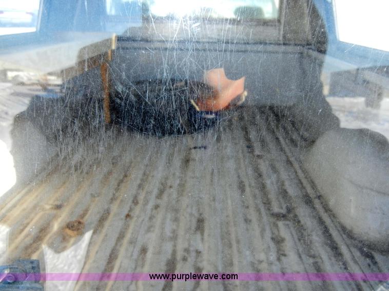 image for item 2349 1995 Ford F-150 XL pickup truck