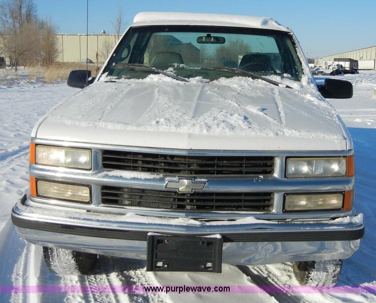 image for item 2350 1998 Chevrolet C2500 Cheyenne Heavy Duty pickup truck
