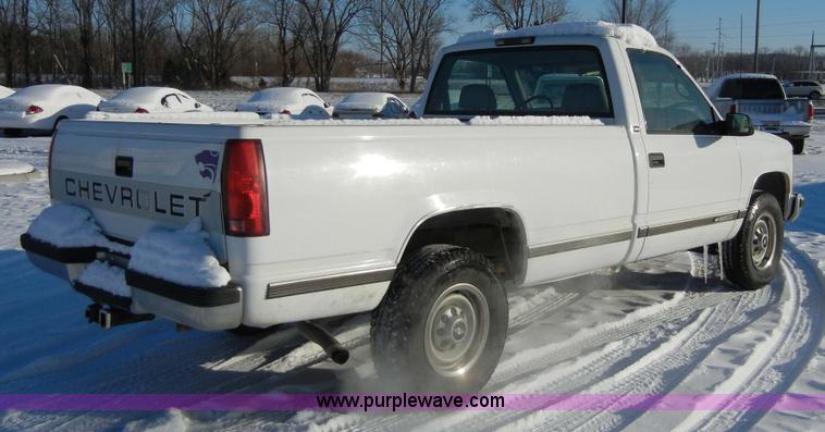 image for item 2350 1998 Chevrolet C2500 Cheyenne Heavy Duty pickup truck