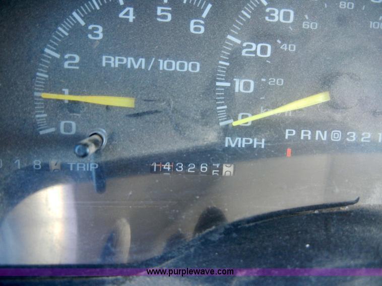 image for item 2350 1998 Chevrolet C2500 Cheyenne Heavy Duty pickup truck