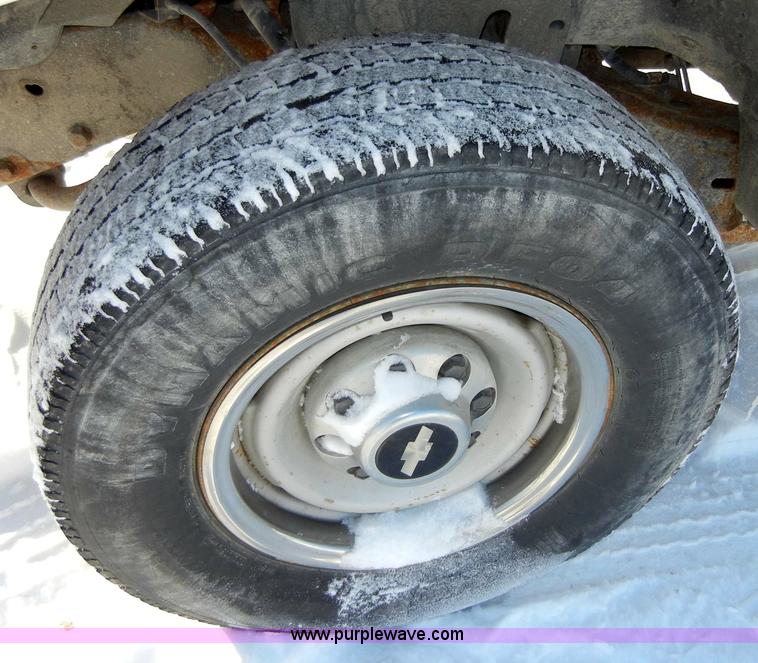 image for item 2350 1998 Chevrolet C2500 Cheyenne Heavy Duty pickup truck