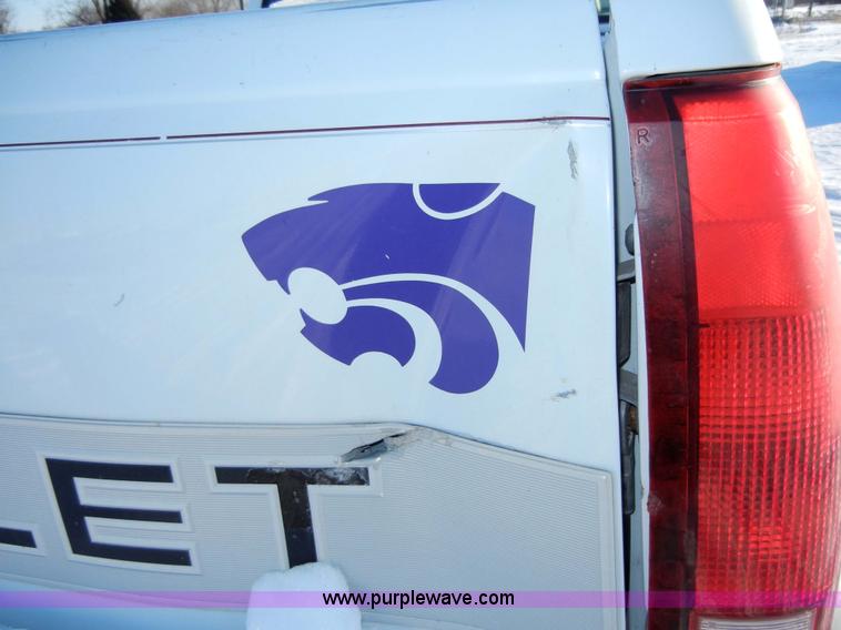 image for item 2350 1998 Chevrolet C2500 Cheyenne Heavy Duty pickup truck