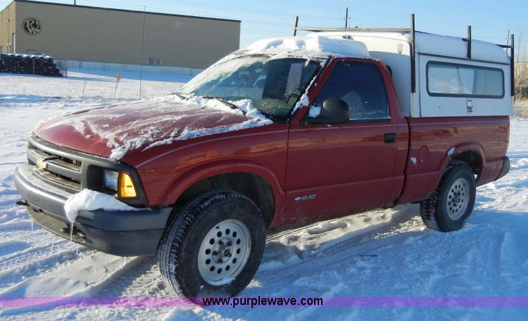 image for item 2351 1995 Chevrolet S10  pickup truck