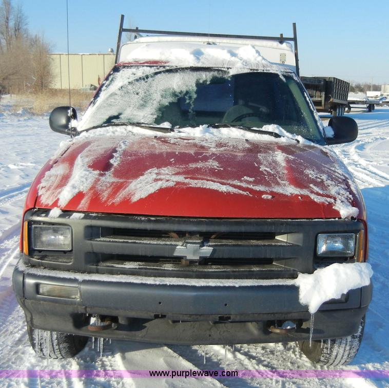 image for item 2351 1995 Chevrolet S10  pickup truck