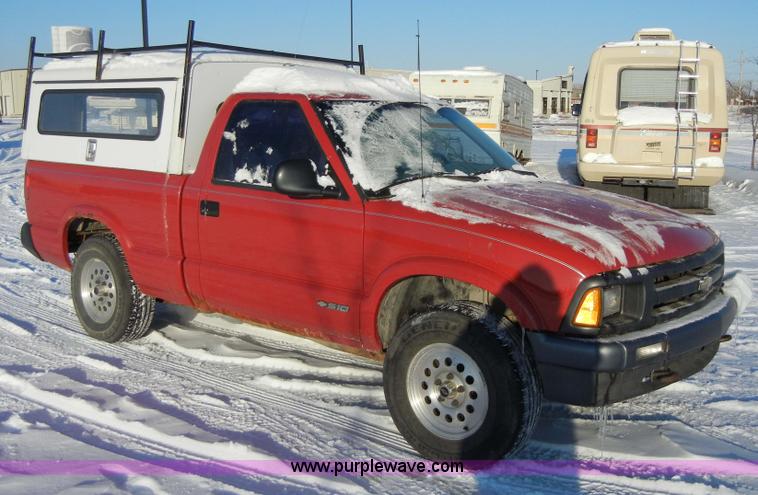 image for item 2351 1995 Chevrolet S10  pickup truck