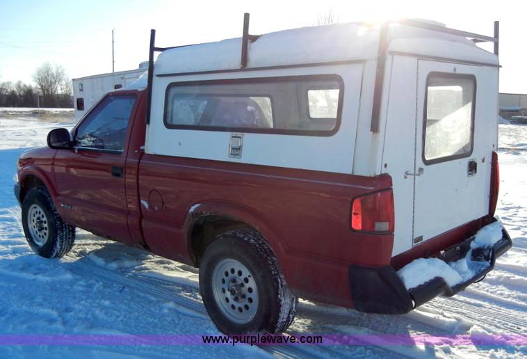 image for item 2351 1995 Chevrolet S10  pickup truck