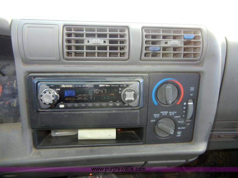 image for item 2351 1995 Chevrolet S10  pickup truck