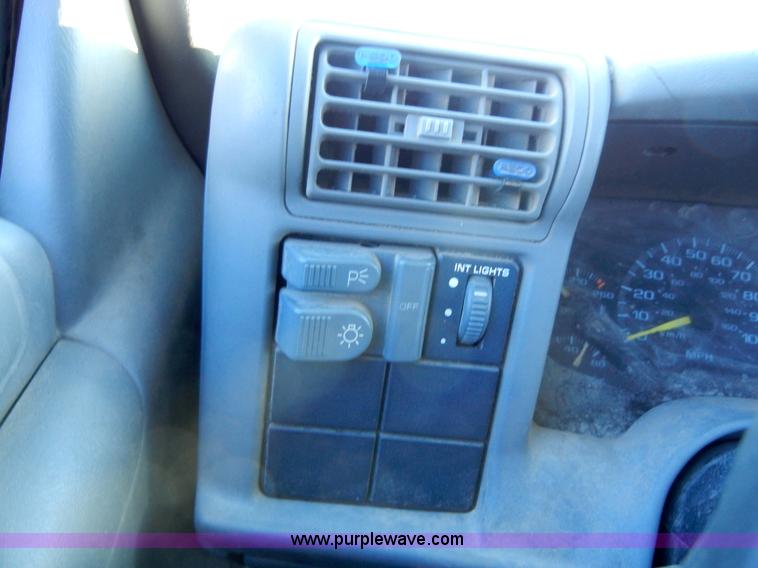 image for item 2351 1995 Chevrolet S10  pickup truck