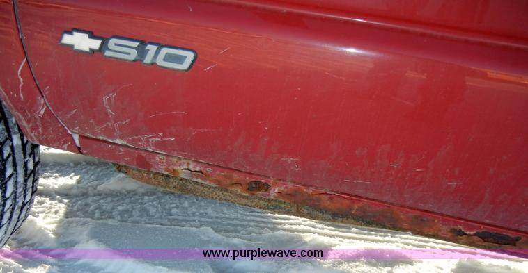 image for item 2351 1995 Chevrolet S10  pickup truck