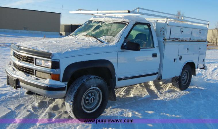 image for item 2352 1997 Chevrolet K2500 heavy duty pickup truck