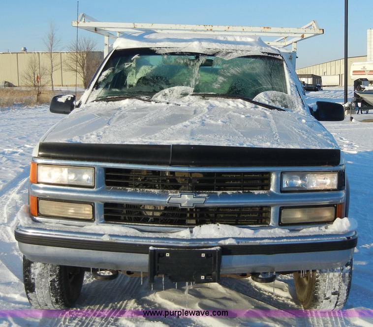 image for item 2352 1997 Chevrolet K2500 heavy duty pickup truck