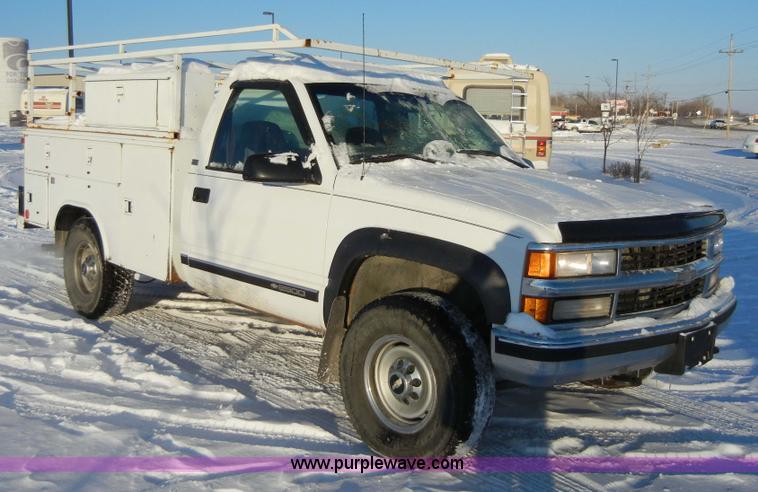 image for item 2352 1997 Chevrolet K2500 heavy duty pickup truck