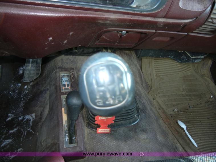 image for item 2352 1997 Chevrolet K2500 heavy duty pickup truck