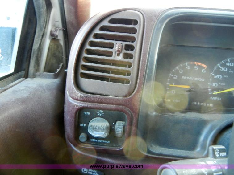 image for item 2352 1997 Chevrolet K2500 heavy duty pickup truck