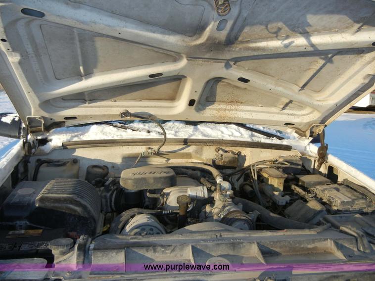 image for item 2352 1997 Chevrolet K2500 heavy duty pickup truck