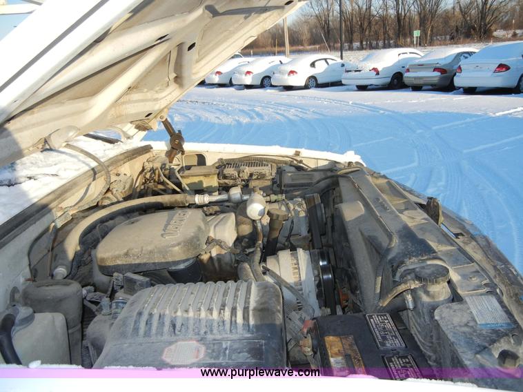 image for item 2352 1997 Chevrolet K2500 heavy duty pickup truck