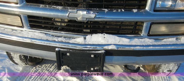 image for item 2352 1997 Chevrolet K2500 heavy duty pickup truck