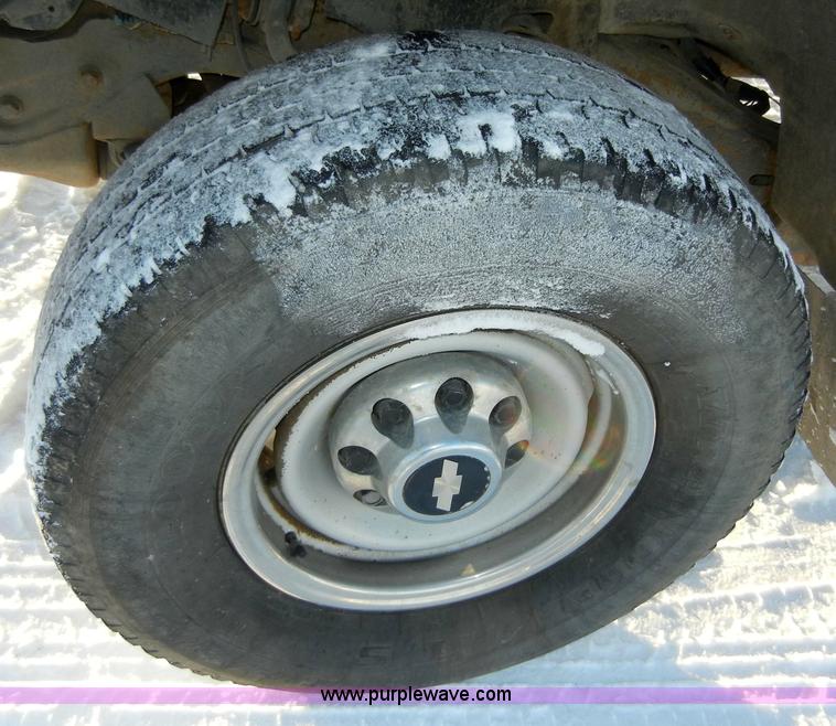 image for item 2352 1997 Chevrolet K2500 heavy duty pickup truck