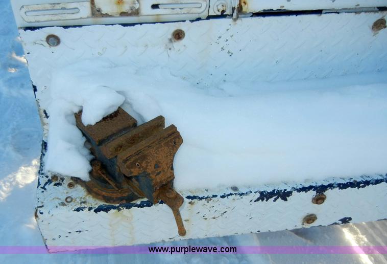 image for item 2352 1997 Chevrolet K2500 heavy duty pickup truck