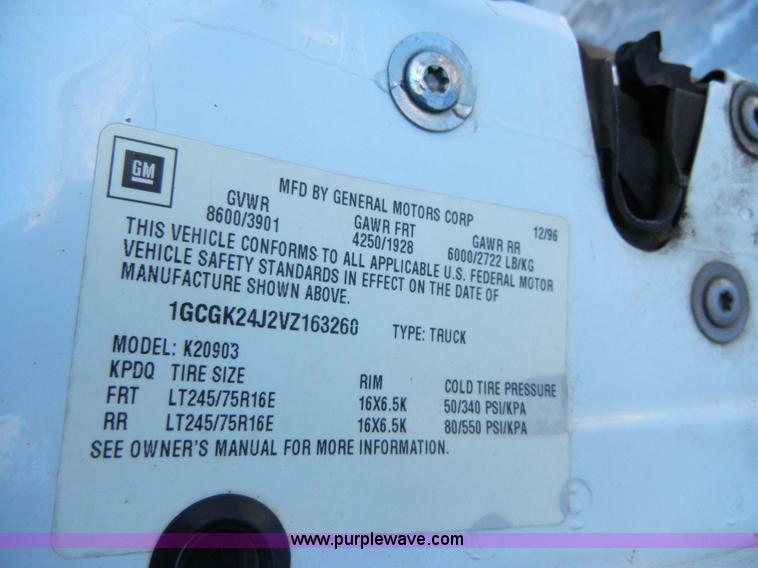 image for item 2352 1997 Chevrolet K2500 heavy duty pickup truck