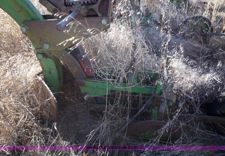 image for item 3163 John Deere six row planter