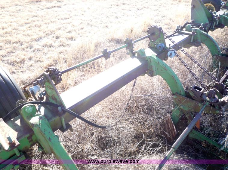 image for item 3163 John Deere six row planter