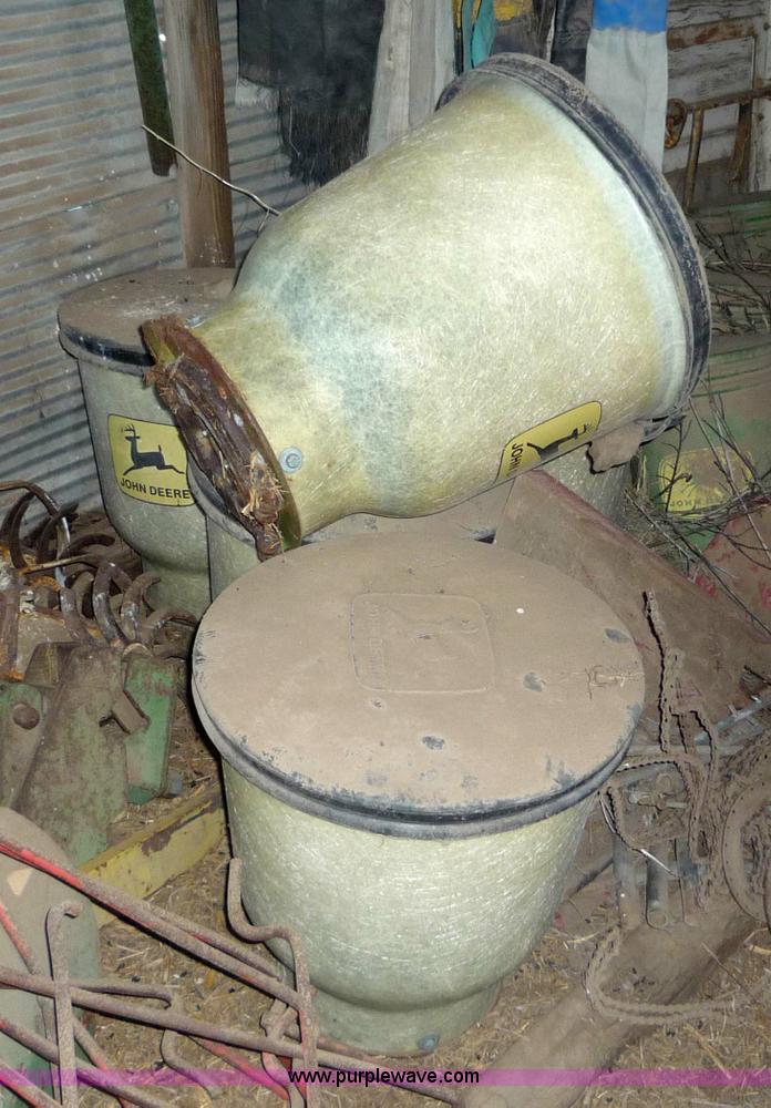 image for item 3163 John Deere six row planter