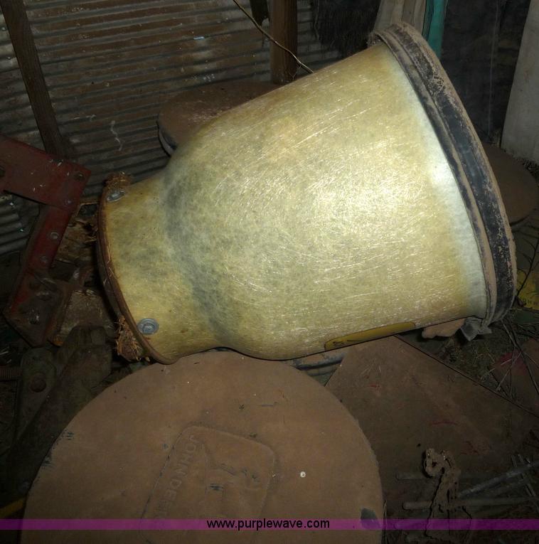 image for item 3163 John Deere six row planter