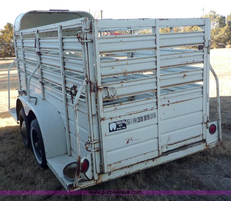 image for item 3165 1979 W-W livestock trailer