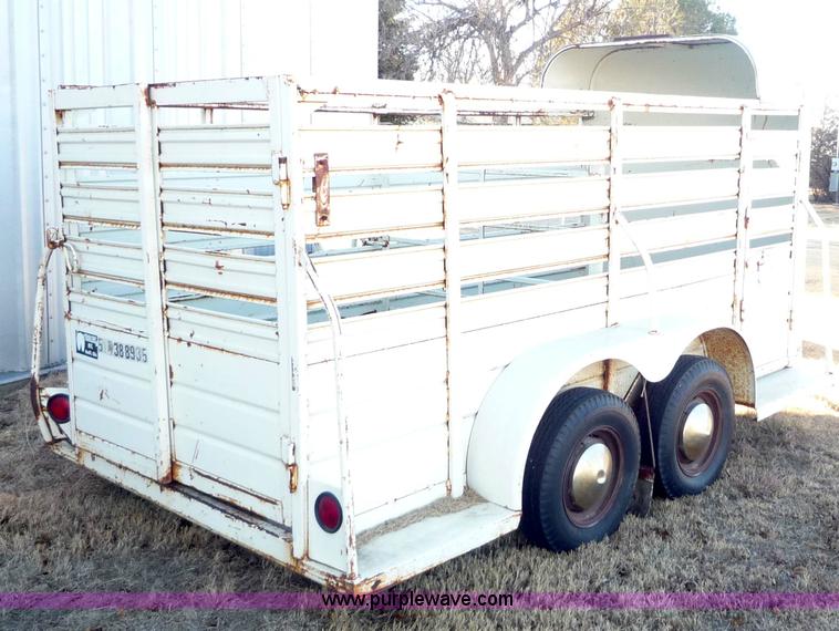 image for item 3165 1979 W-W livestock trailer