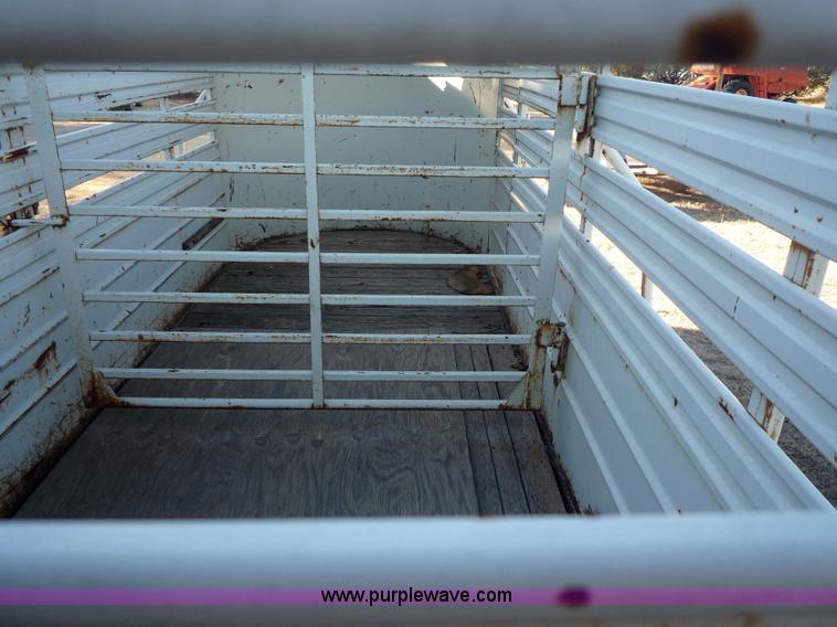 image for item 3165 1979 W-W livestock trailer
