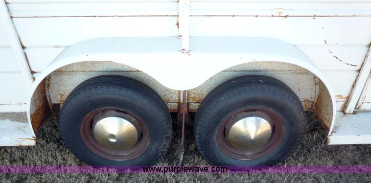 image for item 3165 1979 W-W livestock trailer