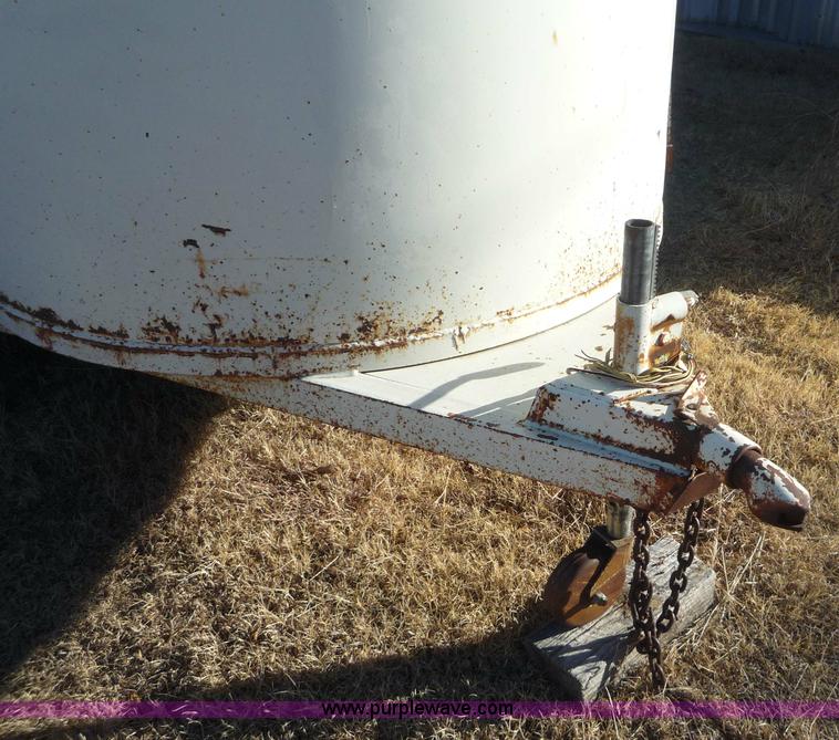 image for item 3165 1979 W-W livestock trailer