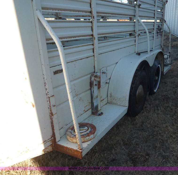 image for item 3165 1979 W-W livestock trailer