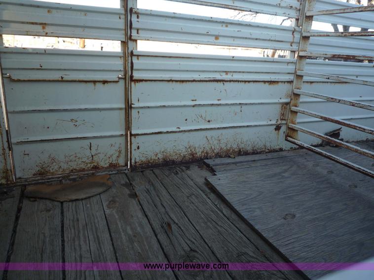 image for item 3165 1979 W-W livestock trailer