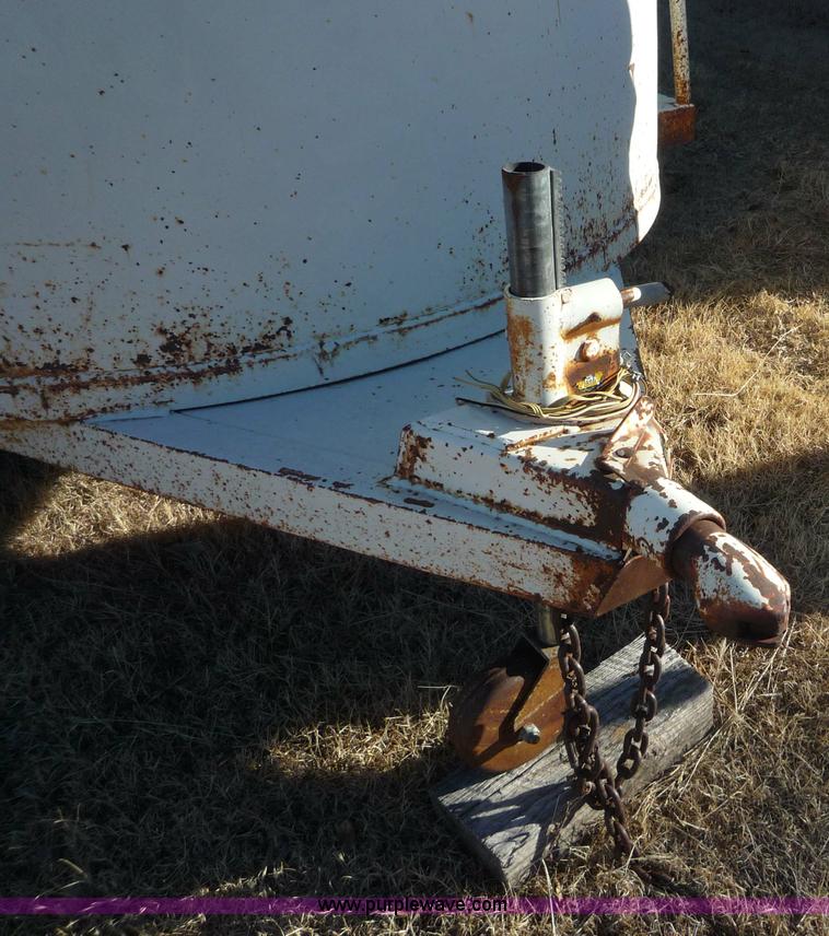 image for item 3165 1979 W-W livestock trailer