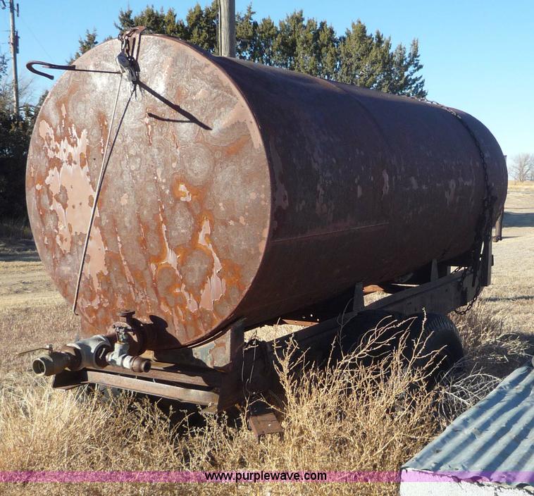 image for item 3166 Single axle goose neck water tailer