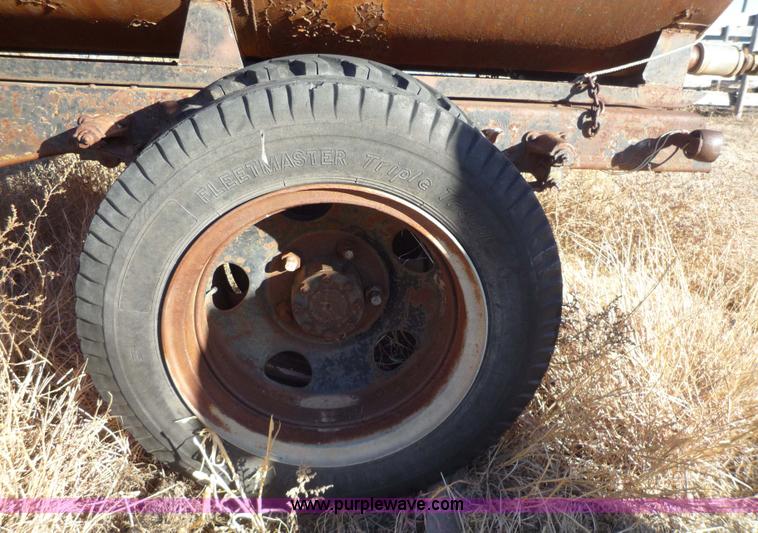 image for item 3166 Single axle goose neck water tailer