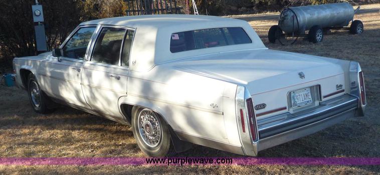 image for item 3169 1987 Cadillac Brougham