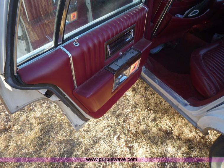 image for item 3169 1987 Cadillac Brougham