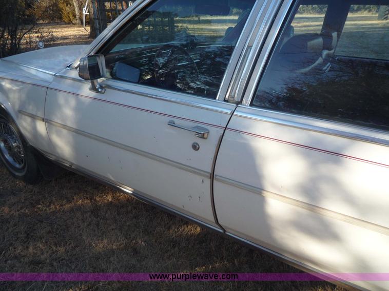 image for item 3169 1987 Cadillac Brougham