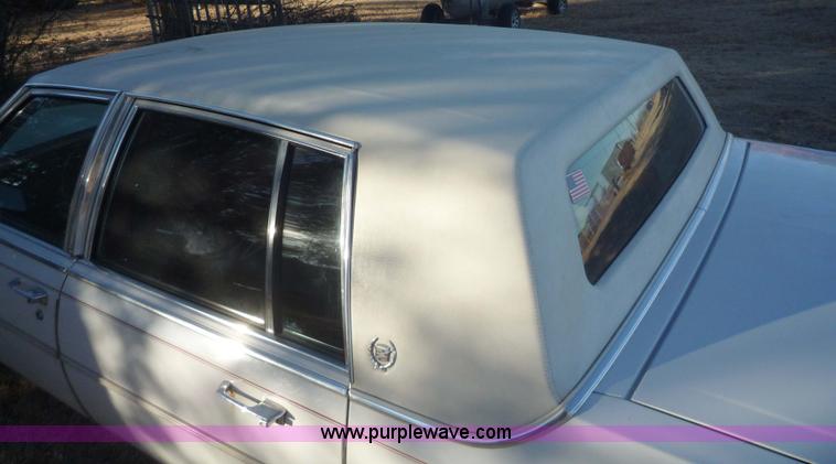 image for item 3169 1987 Cadillac Brougham