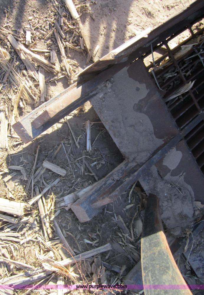 image for item 3286 Skid loader 80" bucket with grapple forks