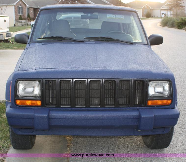 image for item 4991 2000 Jeep Cherokee Sport