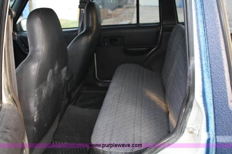 image for item 4991 2000 Jeep Cherokee Sport