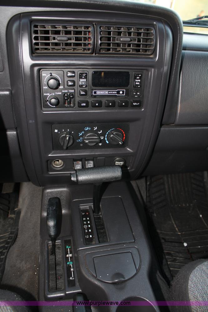 image for item 4991 2000 Jeep Cherokee Sport