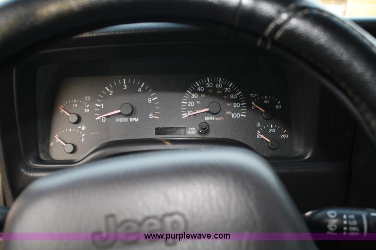 image for item 4991 2000 Jeep Cherokee Sport