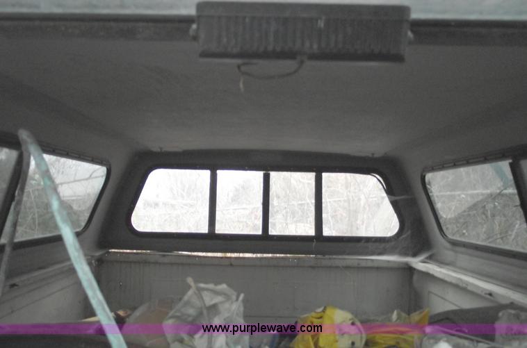 Sportsman pickup cover in Grandview, MO Item 5471 sold Purple Wave