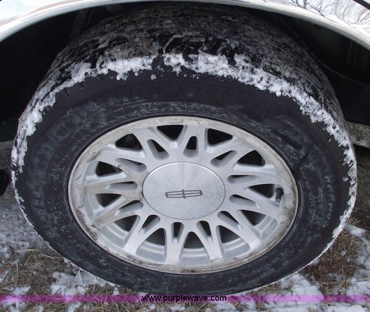 image for item 5519 1995 Lincoln Town Car Signature