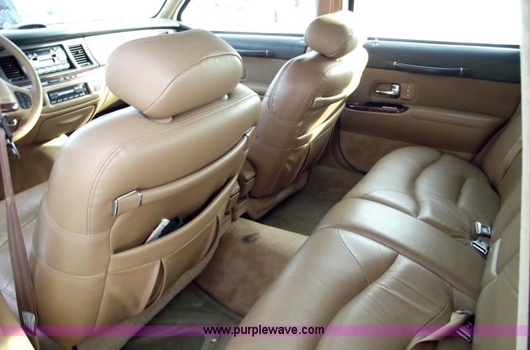image for item 5519 1995 Lincoln Town Car Signature